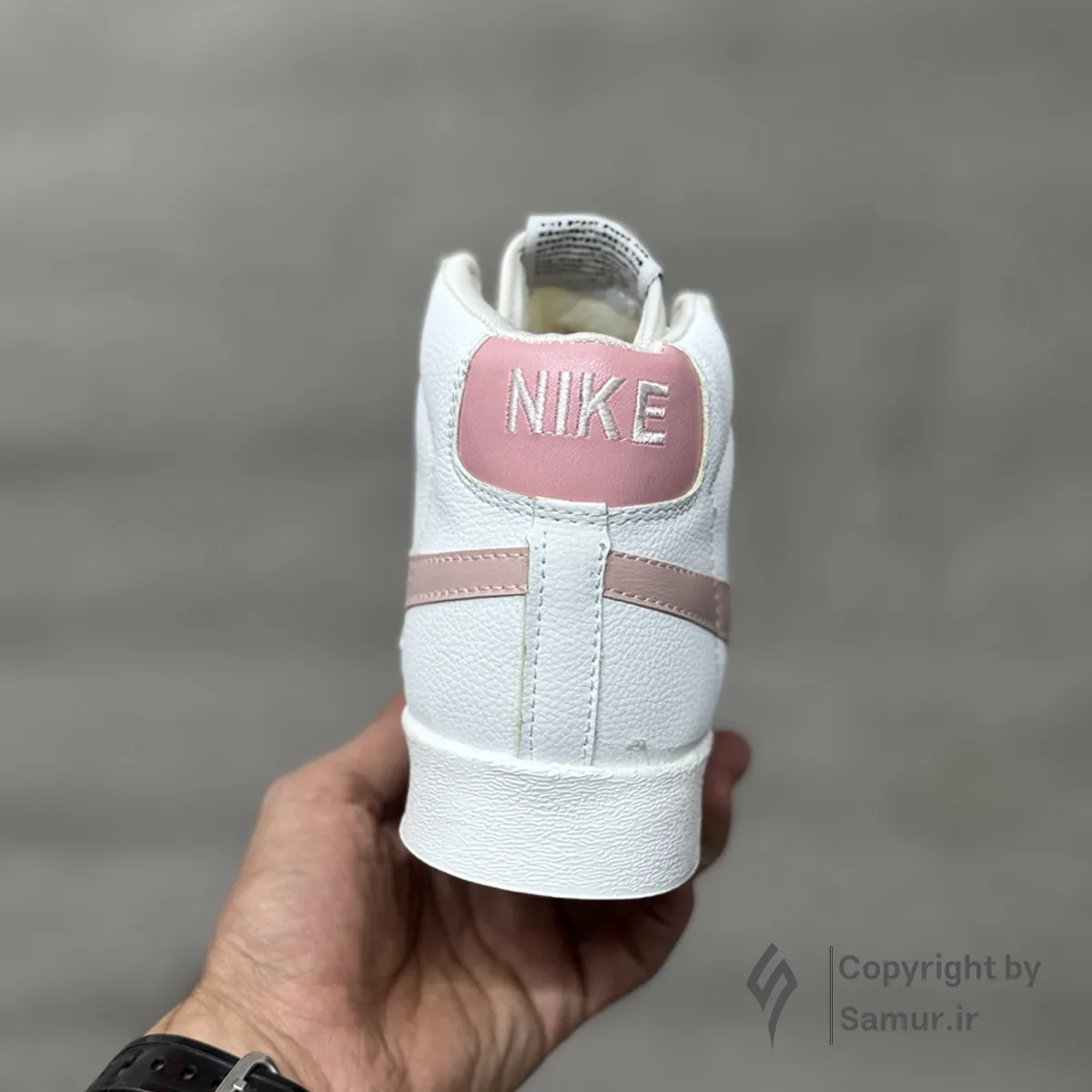 گالری تصاویر کتونی نایک بلیزر سفید صورتی ساقدار